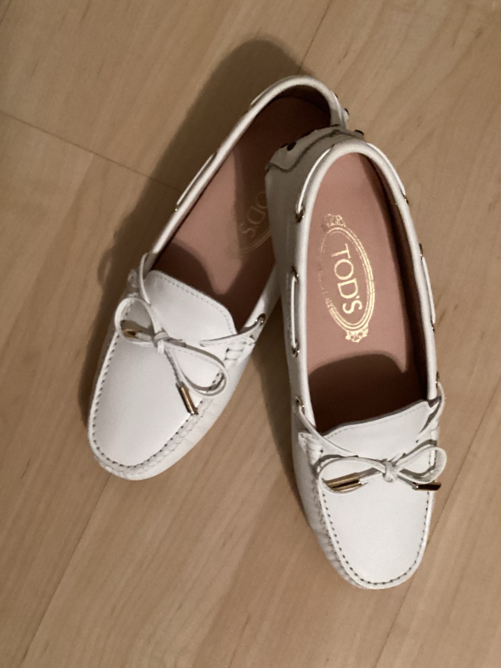 Tod's White Leather Bow-Trim Driving Moccasins